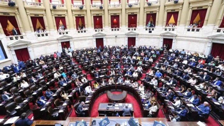 El oficialismo consiguió un ajustado quórum en Diputados y se calentó el debate en la sesión