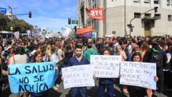 "Abrazo al Ministerio de Salud" en rechazo al cierre de coordinaciones nacionales