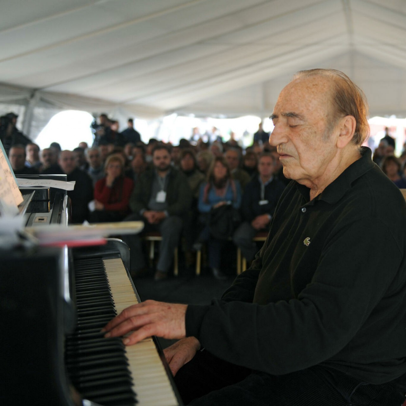 "Adiós, querido más que maestro"