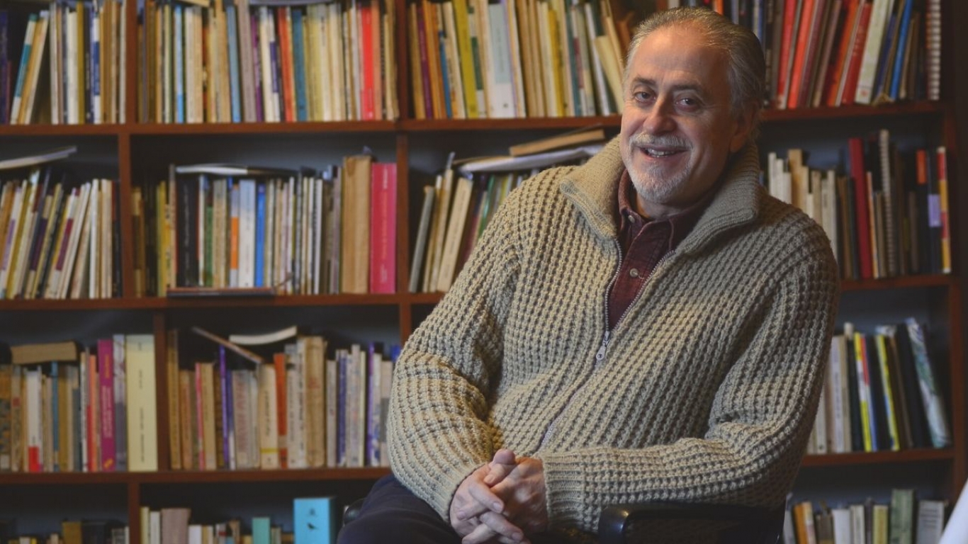 "La poesía es la que nos devuelve la espiritualidad que vamos perdiendo con la aceleración" Jorge Boccanera