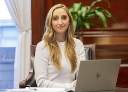 Julia Strada: “Con Caputo no hay una confianza del FMI, se equivoca con lo que dijo en televisión”