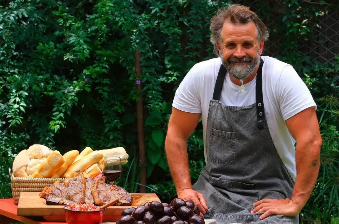 ¿Leña o carbón?, Christian Petersen nos cuenta todos los secretos para el mejor asado, en Compañía de radio