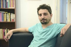 Esteban Dipaola: “Hay una marginación de lo viejo, la vejez tiene un lugar de desuso”