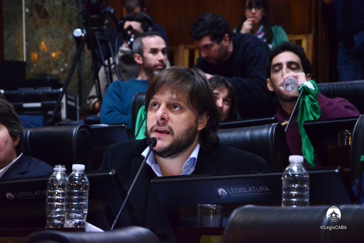 "Era el momento para hacer un gran parque público con el río pero el Gobierno hará un mini Puerto Madero", Leandro Santoro