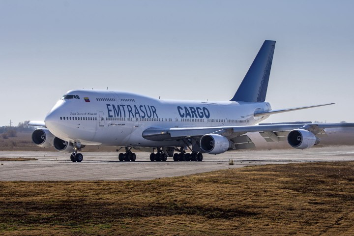 Los tripulantes del avión venezolano-iraní se fueron de la Argentina